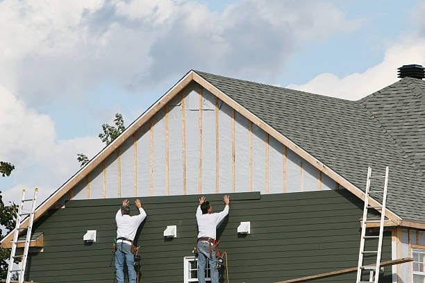 Professional Siding Contractor technician working in Clarksville, MD